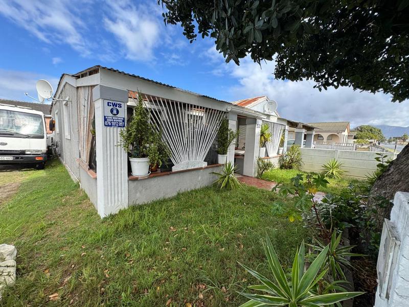 7 Bedroom Property for Sale in Grassy Park Western Cape